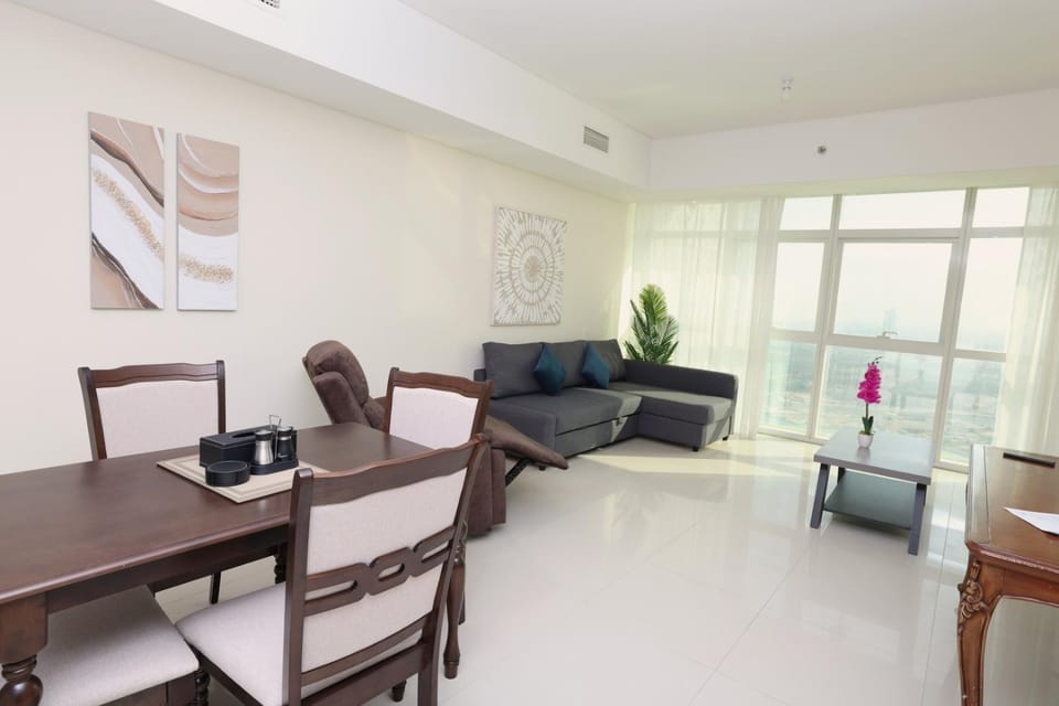 TV and multimedia, Seating area, Dining area