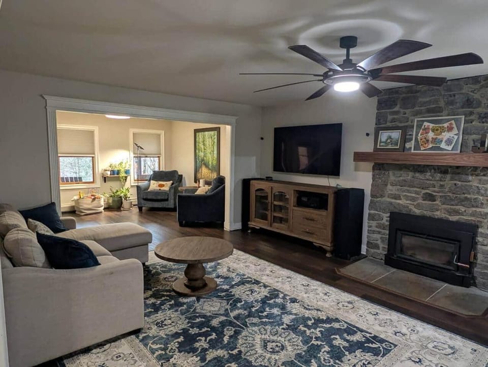 Living room, Seating area, fireplace