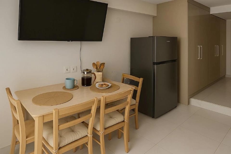 TV and multimedia, Coffee/tea facilities, Kitchen or kitchenette, Dining area, oven