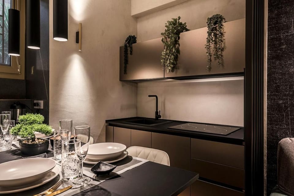 Colosseum Design Suite Manzoni Metro Apartment in Rome
