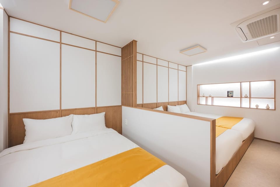 Bed, Photo of the whole room, Bedroom, wardrobe, air conditioner