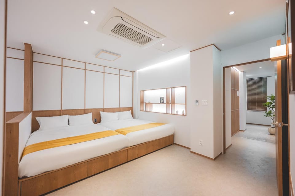 Bed, Photo of the whole room, Bedroom, air conditioner