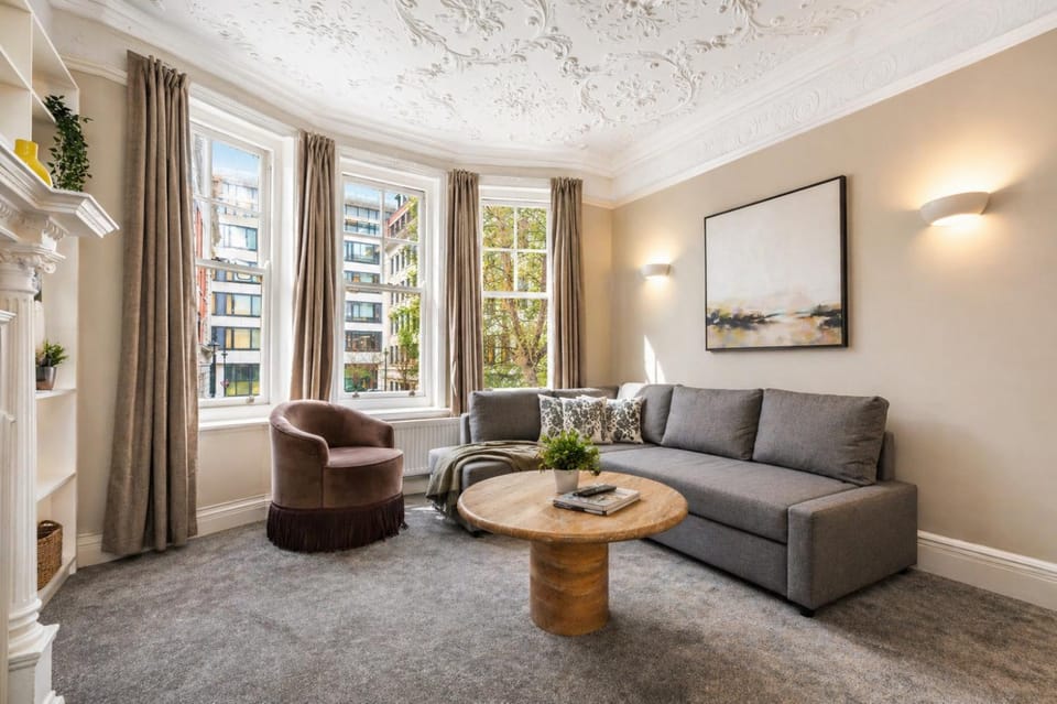 Modern Classic 2-Bedroom Apartment on Great Portland Street Apartment in London Borough of Islington
