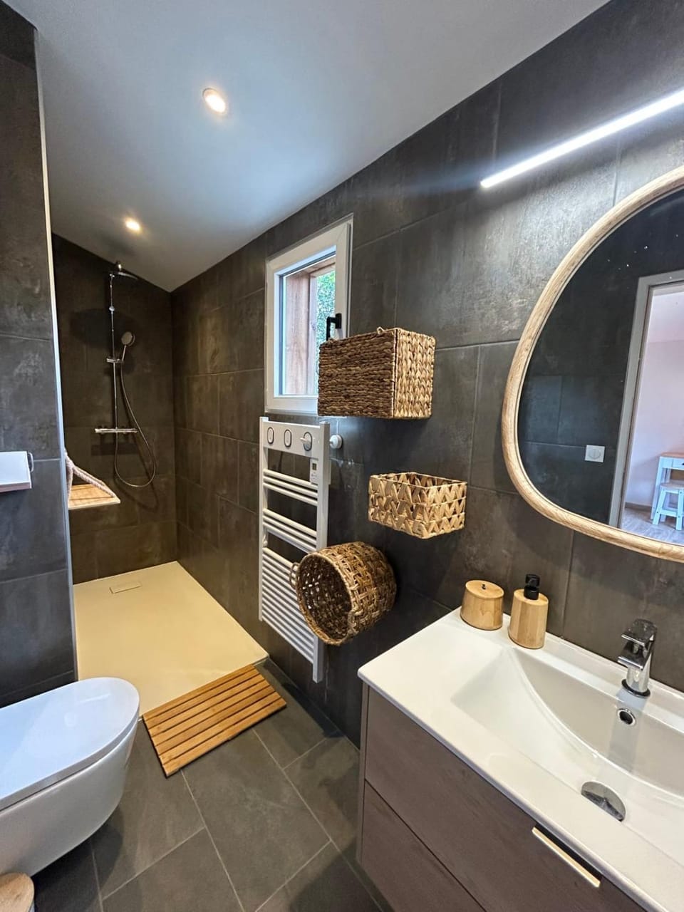 la cabane de la plage au milieu des pins parking privé 300m de la plage Apartment in Lacanau