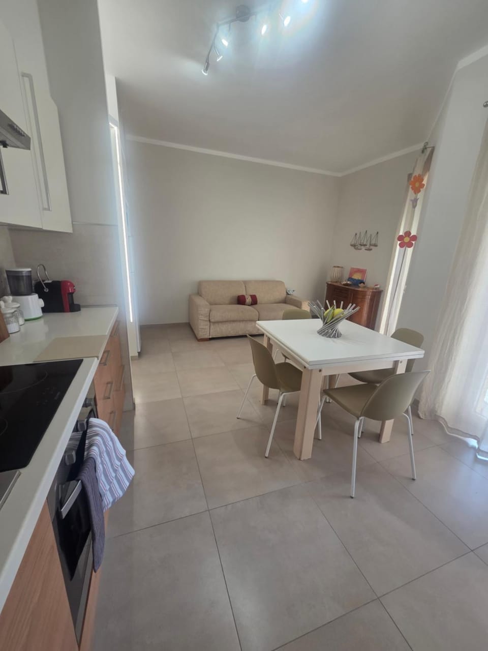 Kitchen or kitchenette, Living room