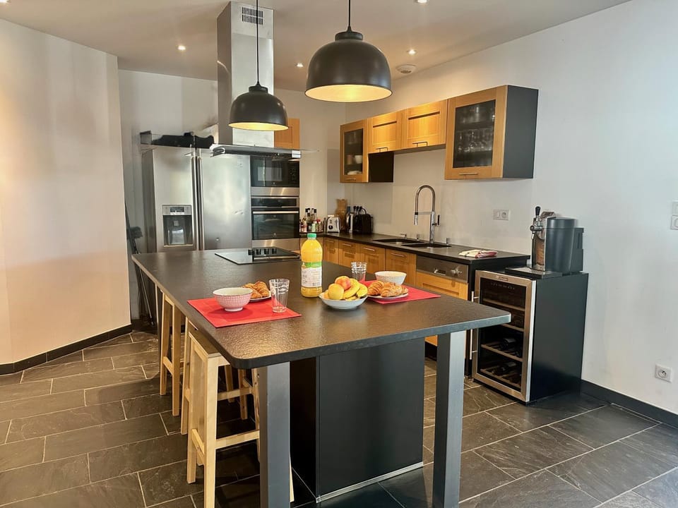 Dining area, kitchen