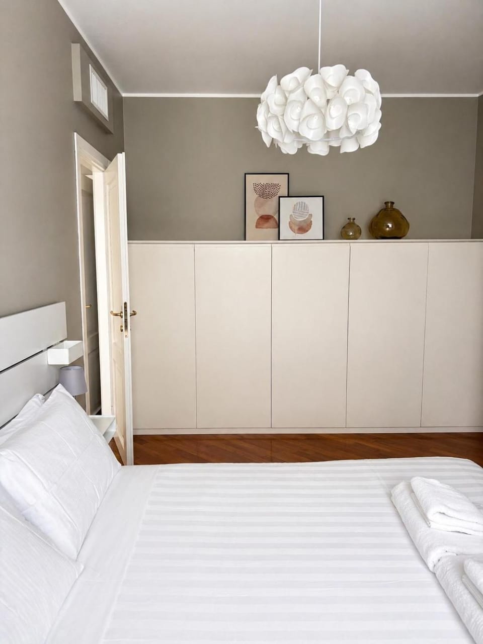 Bed, Photo of the whole room, Bedroom, towels, wardrobe