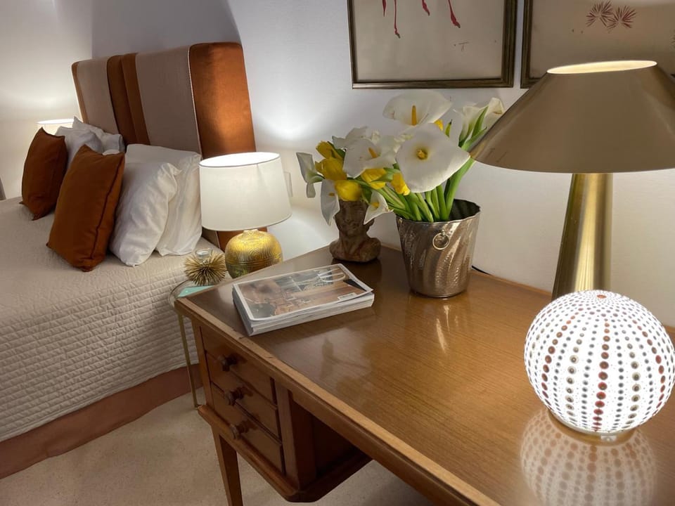 Seating area, Bedroom