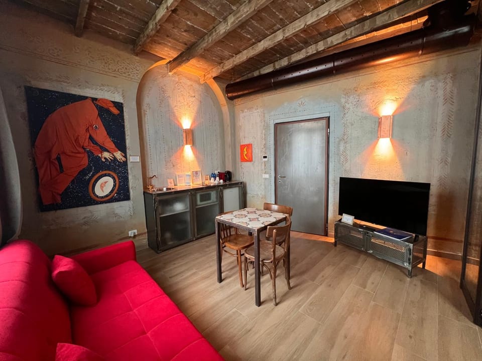 TV and multimedia, Living room, Seating area, Evening entertainment