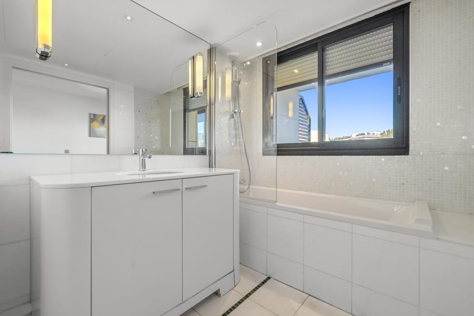 Bathroom, Bath
