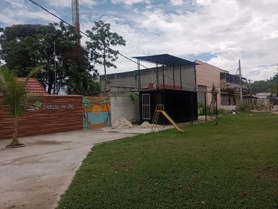 Container Black Apartment in Rio de Janeiro