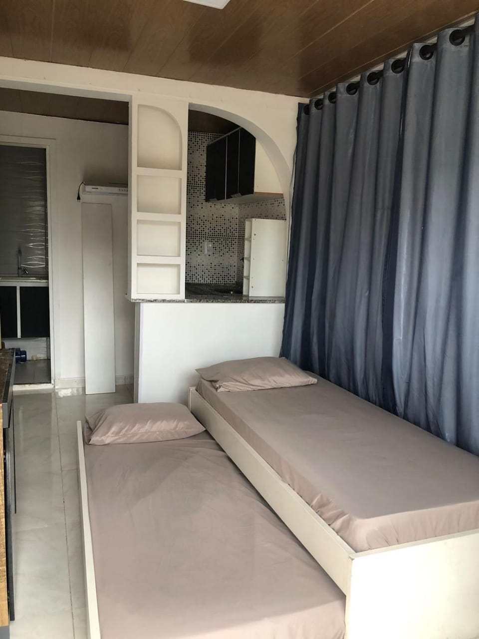 Container Black Apartment in Rio de Janeiro