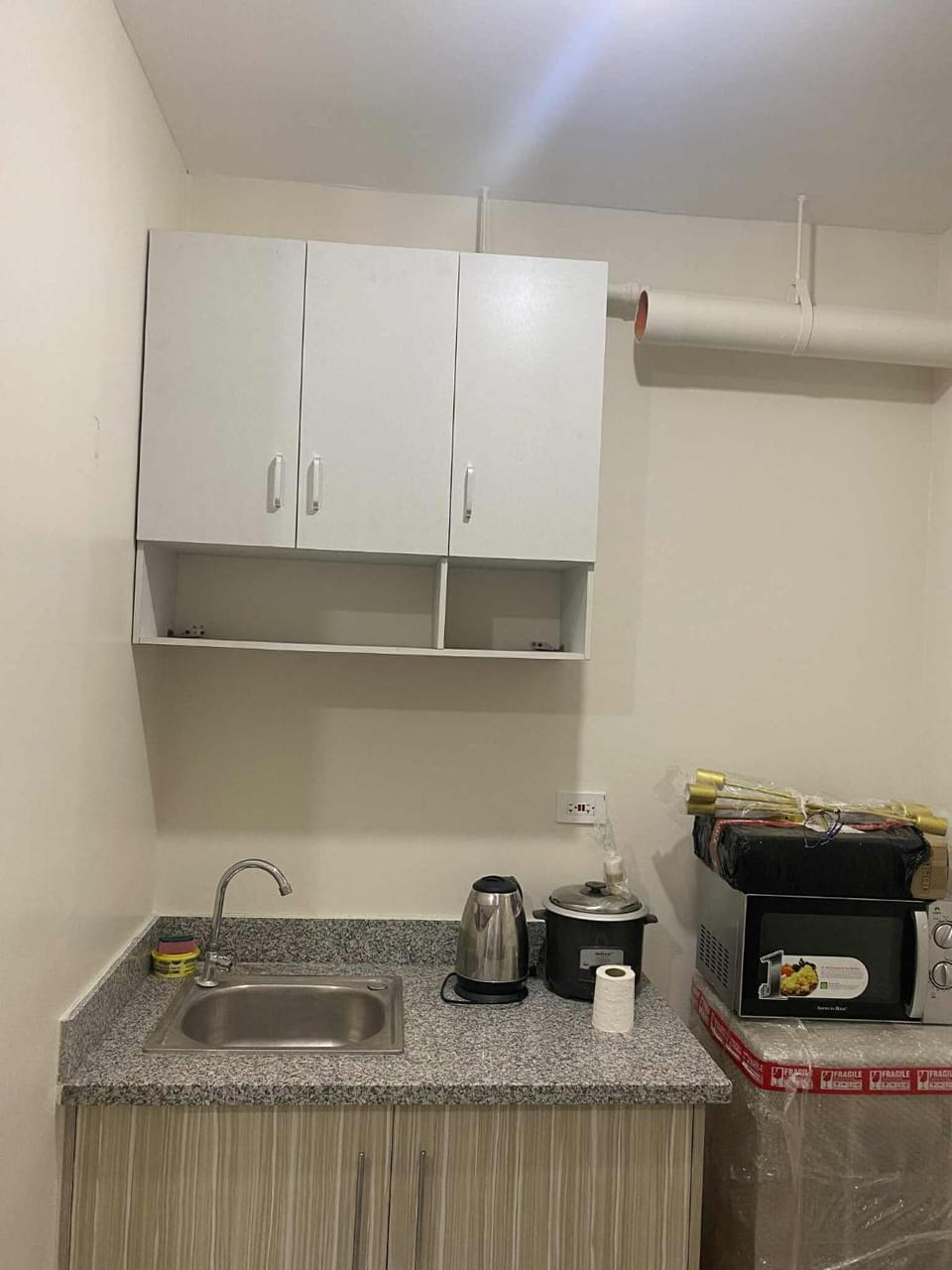 Budget Deca Commonwealth Staycation Apartment in Quezon City