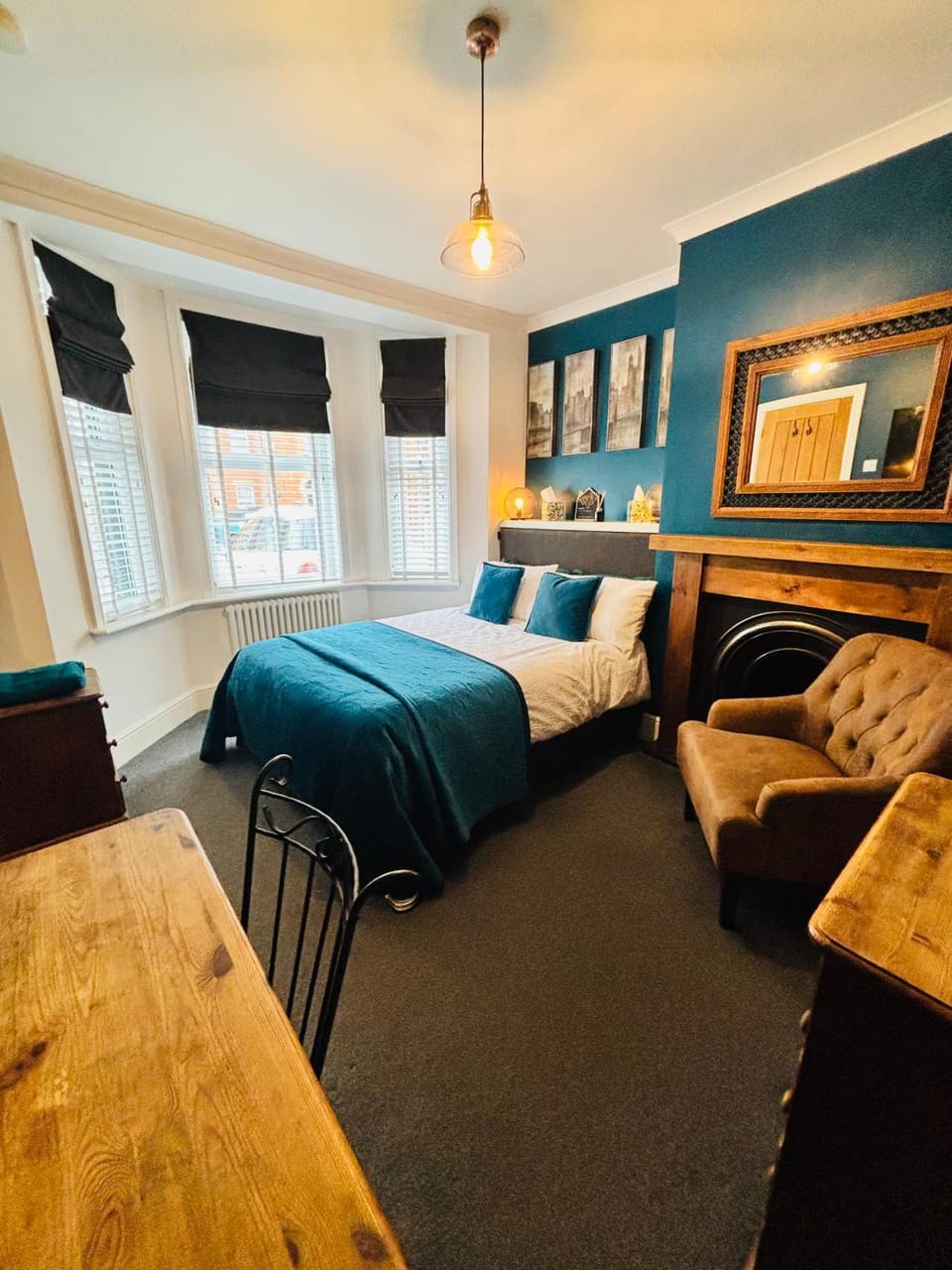 Photo of the whole room, Seating area, Bedroom