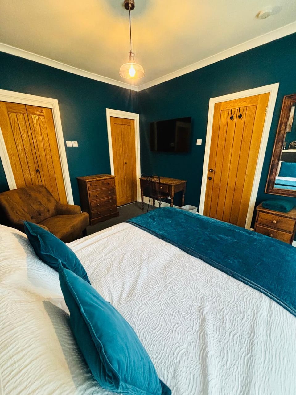 Bed, Photo of the whole room, Bedroom, wardrobe