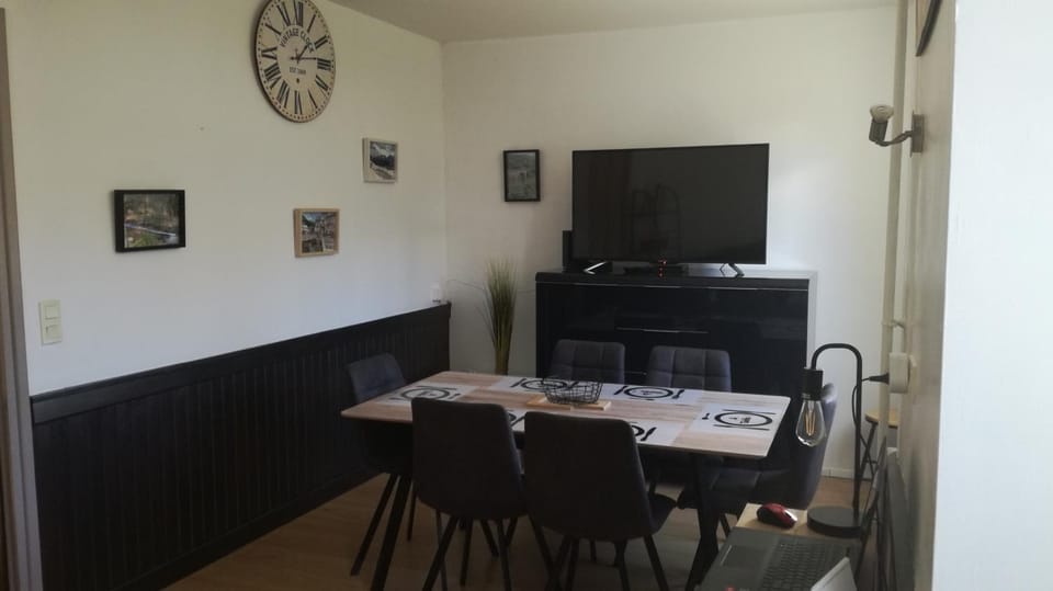 Communal lounge/ TV room, TV and multimedia