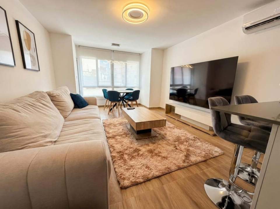 Communal lounge/ TV room, TV and multimedia, Living room, Seating area, Evening entertainment, air conditioner