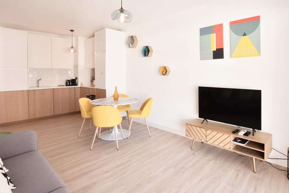 TV and multimedia, Kitchen or kitchenette, Dining area