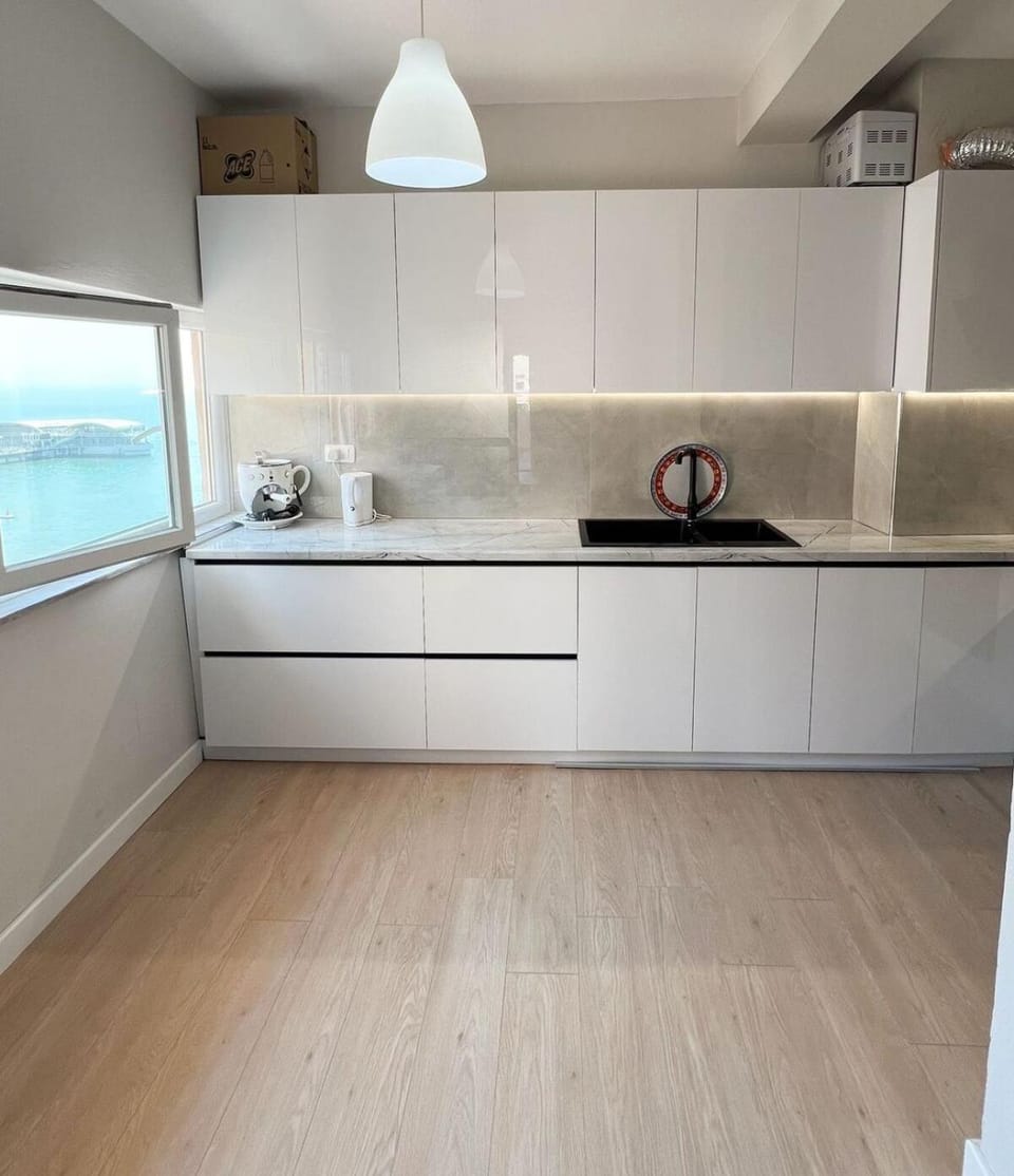 Kitchen or kitchenette, pet friendly, stove