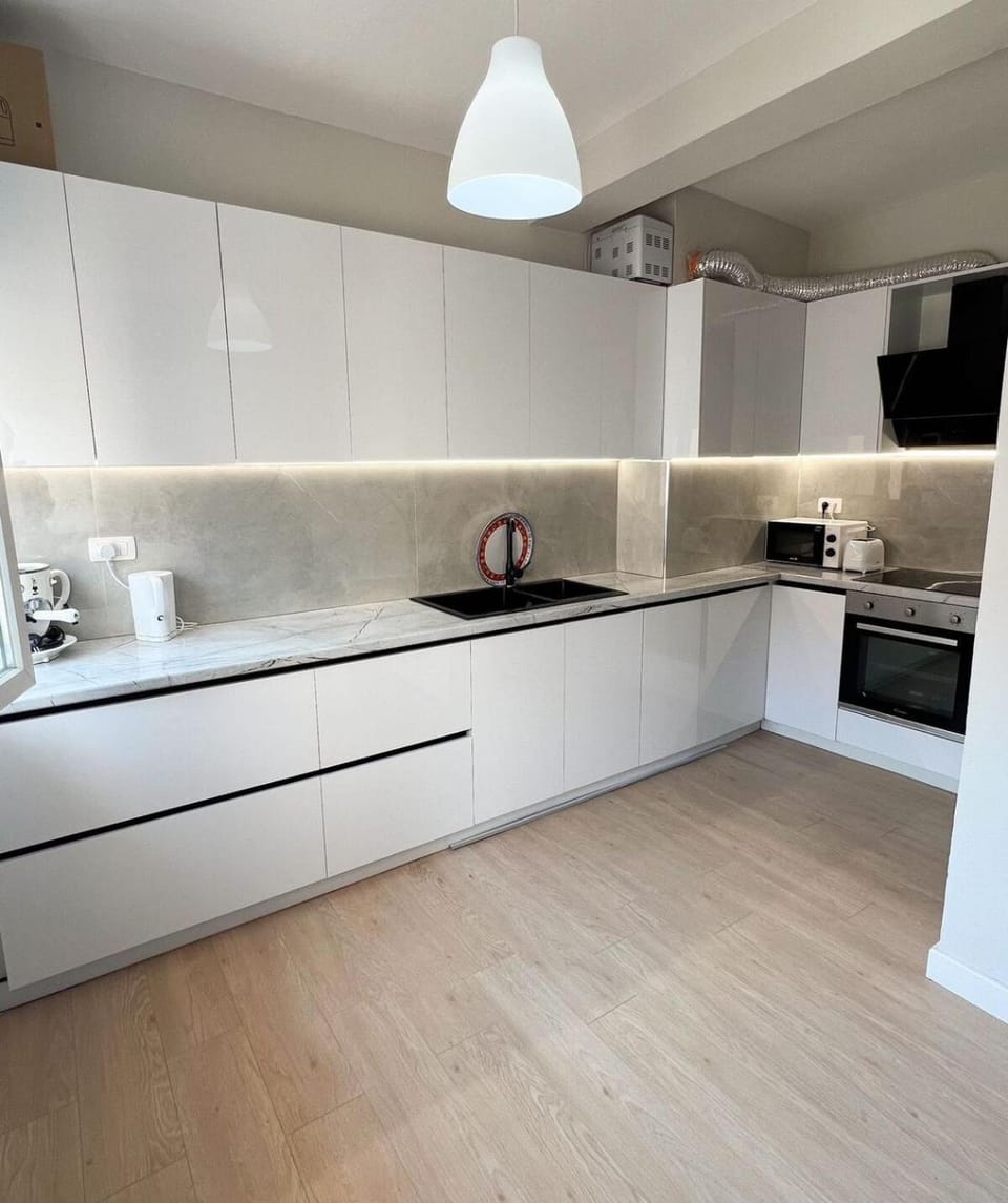 Coffee/tea facilities, Kitchen or kitchenette, oven, stove, toaster