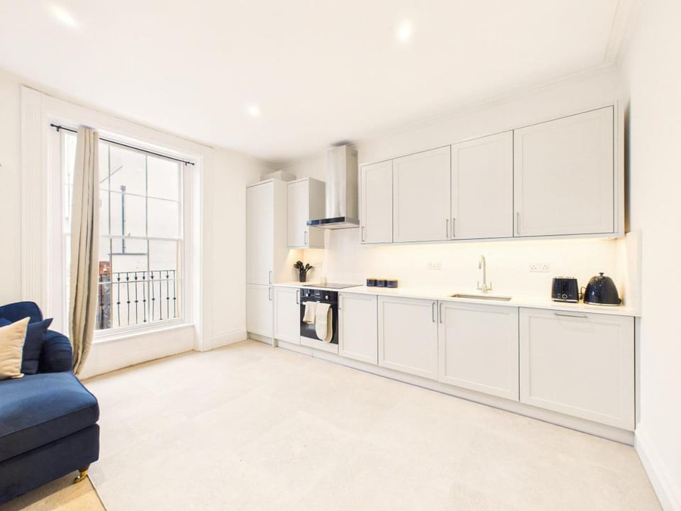 *NEW* Artisan Court | Central | Modern | Parking Apartment in Cheltenham