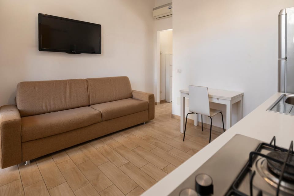 TV and multimedia, Living room, Seating area, Dining area