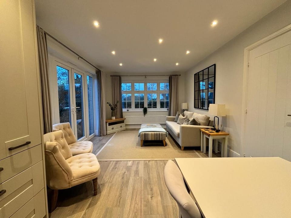 Show home Chester, Chester Zoo, Cheshire Oaks House in Ellesmere Port