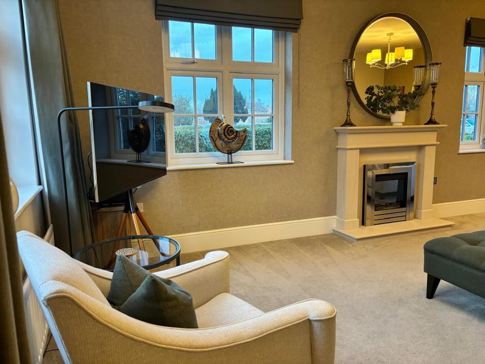 Show home Chester, Chester Zoo, Cheshire Oaks House in Ellesmere Port