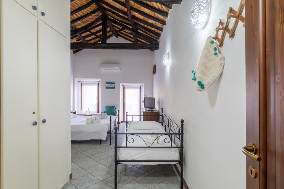 Bed, TV and multimedia, Bedroom, towels, air conditioner