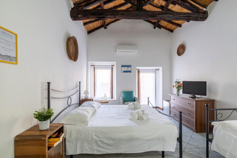 Bed, TV and multimedia, Bedroom, air conditioner