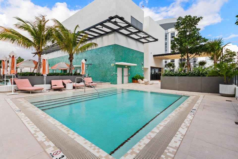 Balcony/Terrace, Swimming pool, Swimming pool, sunbed
