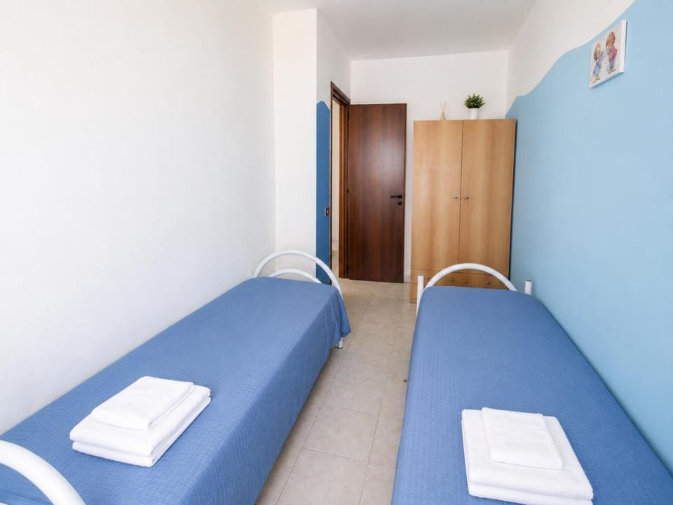Bed, Bedroom, locker, wardrobe
