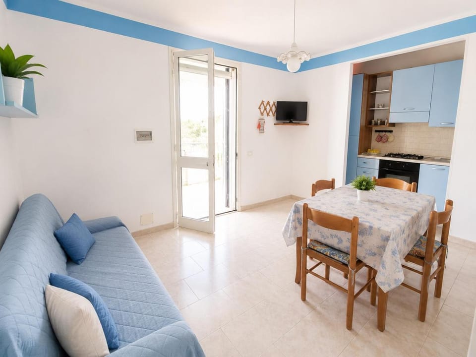 Kitchen or kitchenette, Dining area, kitchen