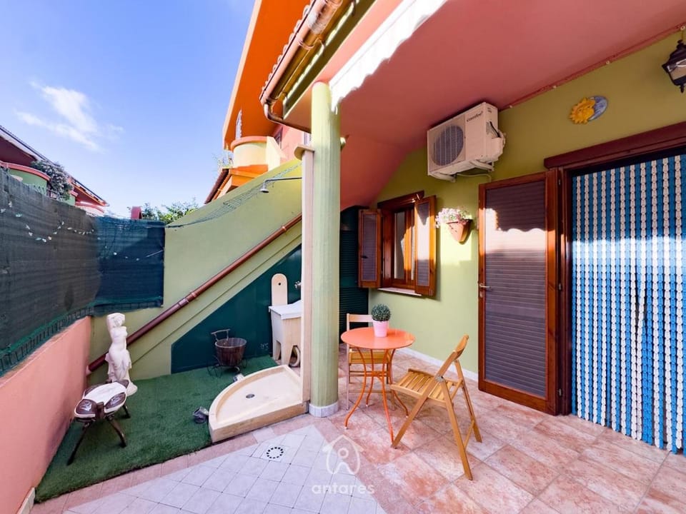 Shower, Facade/entrance, Garden, Garden view