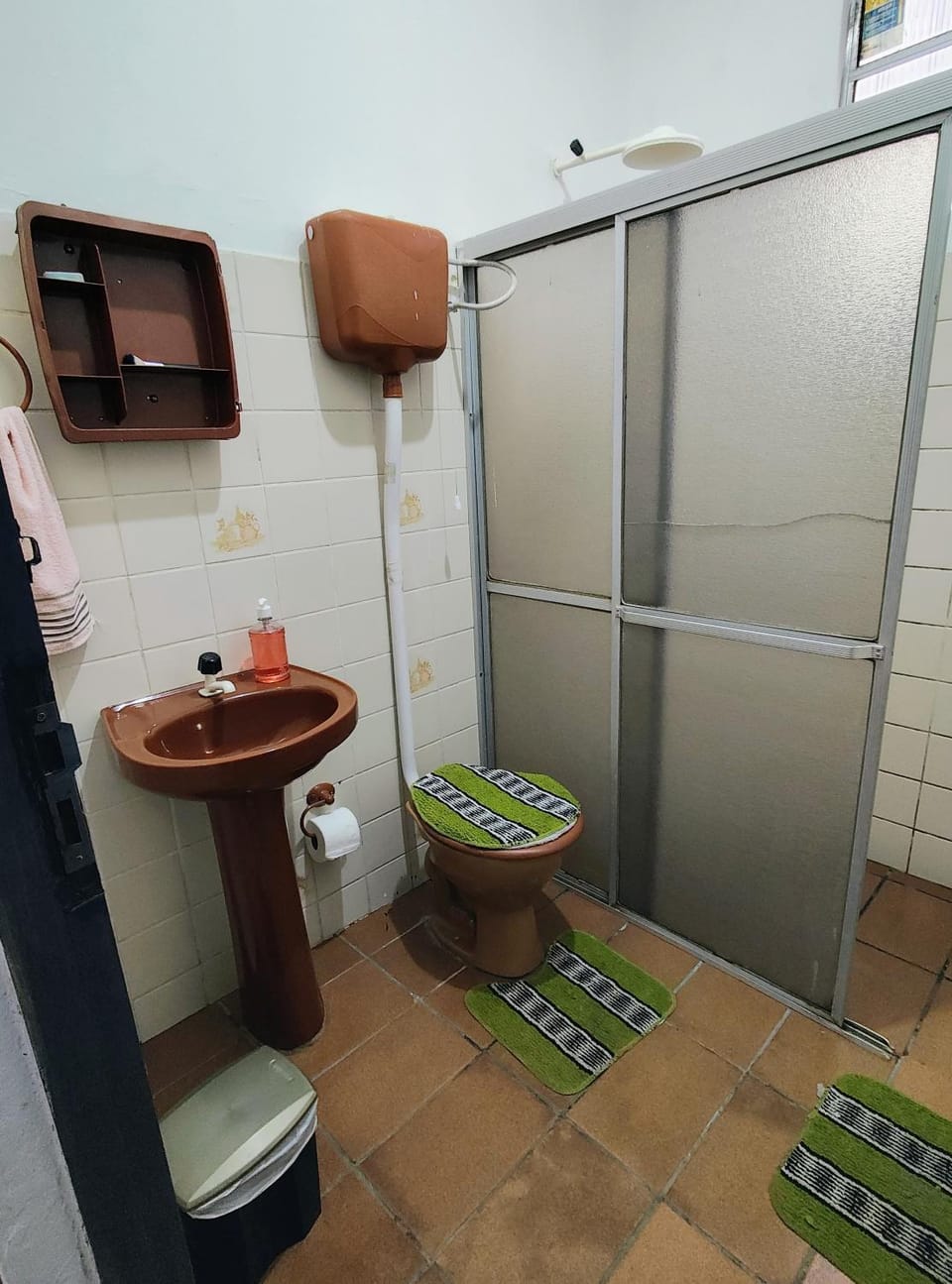 Shower, Toilet