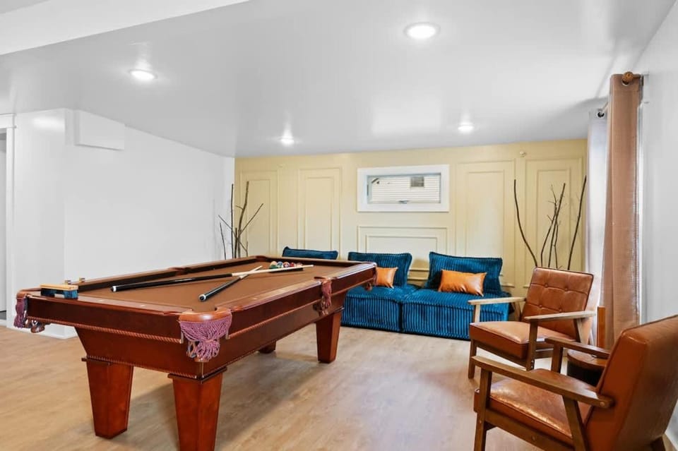 Modern Mountain Escape Sleeps Large Groups Apartment in Coolbaugh Township
