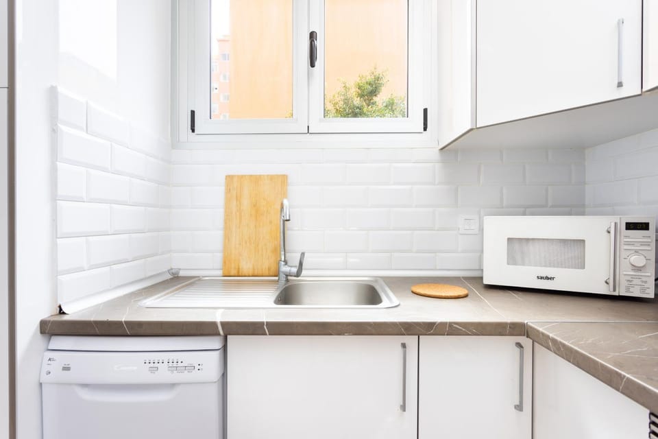 Kitchen or kitchenette, dishwasher, microwave
