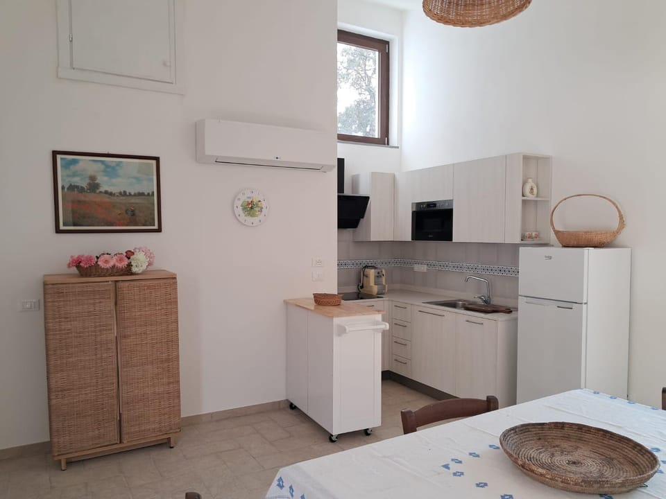 Living room, Dining area, stove