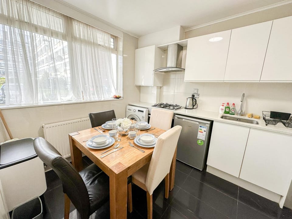 Coffee/tea facilities, View (from property/room), Kitchen or kitchenette, Seating area, Dining area, heating, microwave, oven, pet friendly, storage, stove, toaster, washing machine, dryer, kitchen