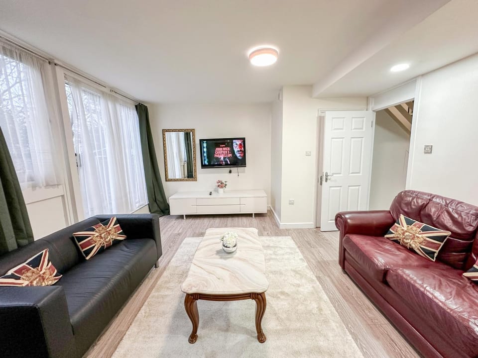 TV and multimedia, Living room, Seating area, heating, storage