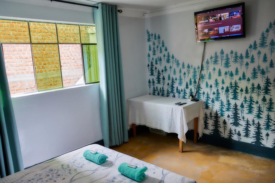 Bed, TV and multimedia, Bedroom, towels