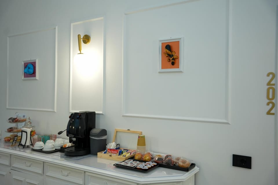 Coffee/tea facilities, Food and drinks