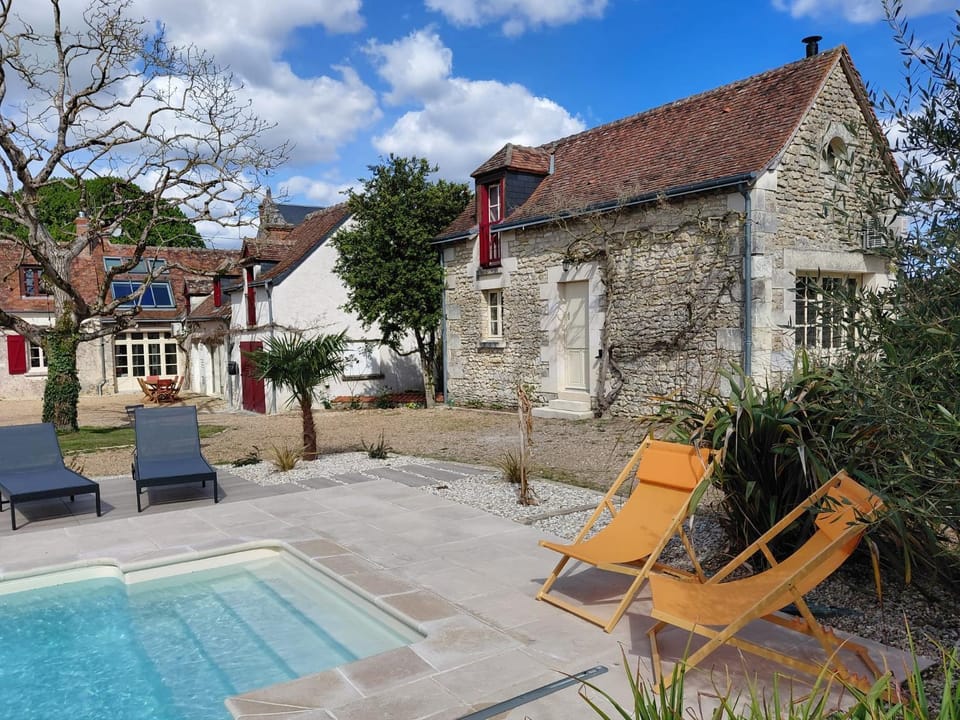 Patio, Swimming pool, sunbed