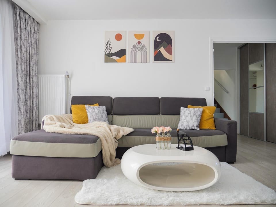 Communal lounge/ TV room, Living room, Seating area