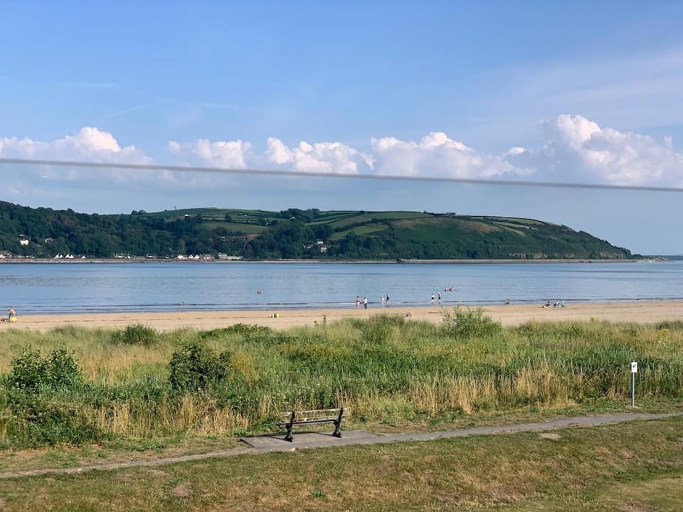 LLANSTEFFAN - SEABANK - a lovely holiday home on the beach front House in Llansteffan