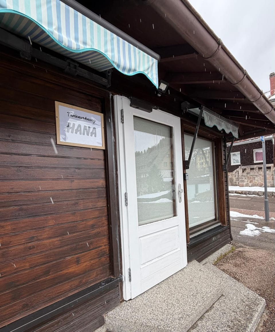 Property building, pet friendly, pet friendly