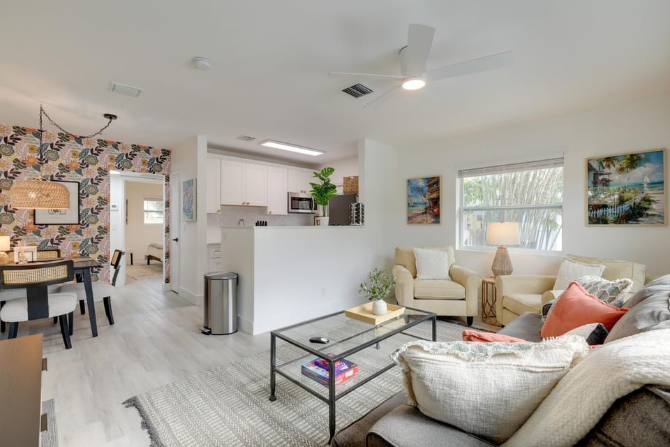 Hot Tub & Courtyard Access! North Palm Beach Home House in North Palm Beach