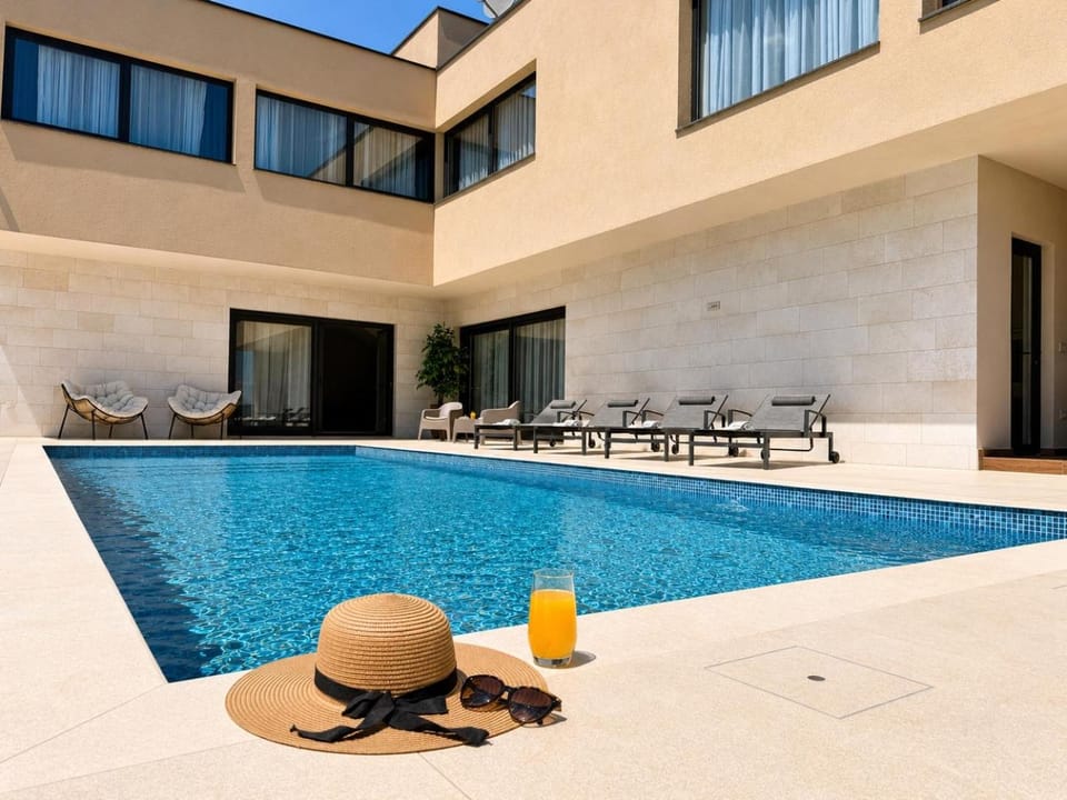 Patio, Pool view, Swimming pool, sunbed