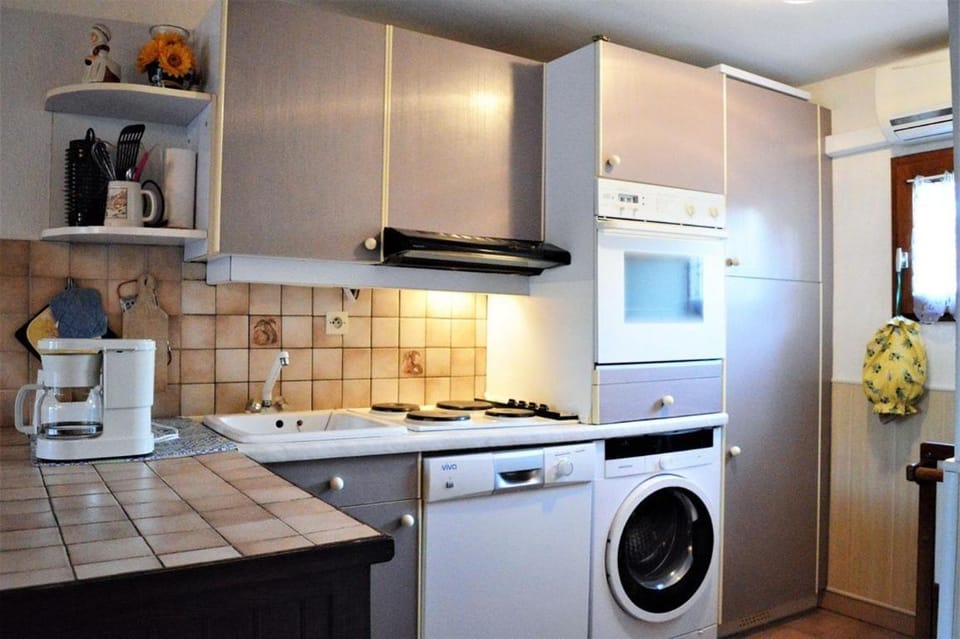 Kitchen or kitchenette, dishwasher, oven, stove, washing machine
