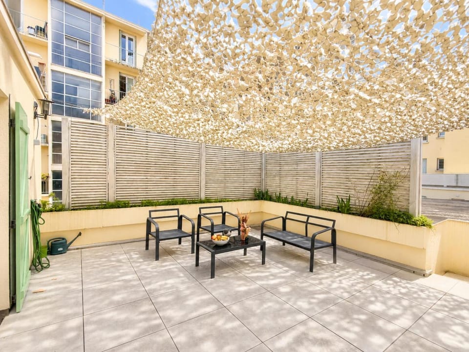 Patio, Day, Balcony/Terrace